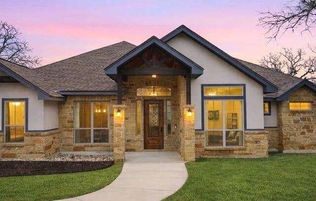 4-bedroom rental at 117 Crescent Rdg in Adkins, TX — photo 1