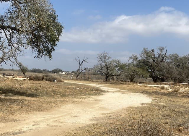 rental at 1790 W Goodwin in Pleasanton, TX — photo 3
