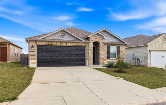 3-bedroom rental at 13012 Heathers Reef in St Hedwig, TX — photo 2