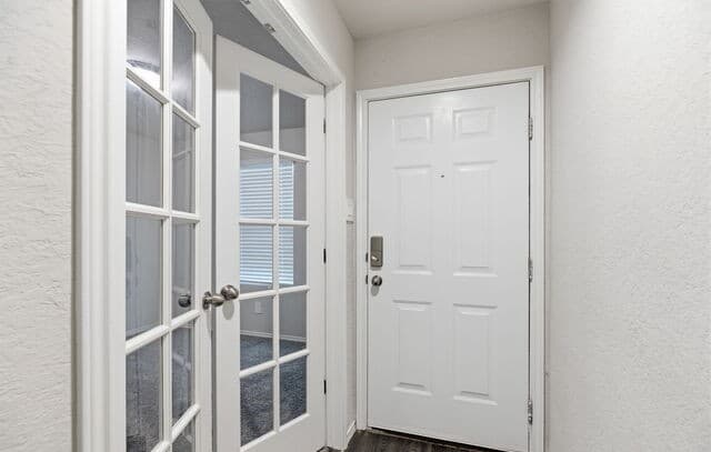 3-bedroom rental at 13012 Heathers Reef in St Hedwig, TX — photo 3