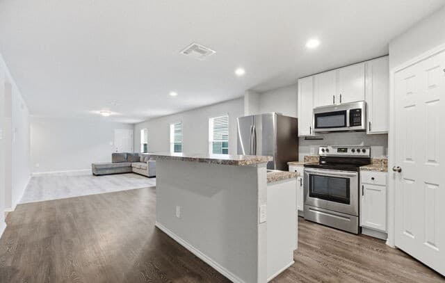3-bedroom rental at 13012 Heathers Reef in St Hedwig, TX — photo 5