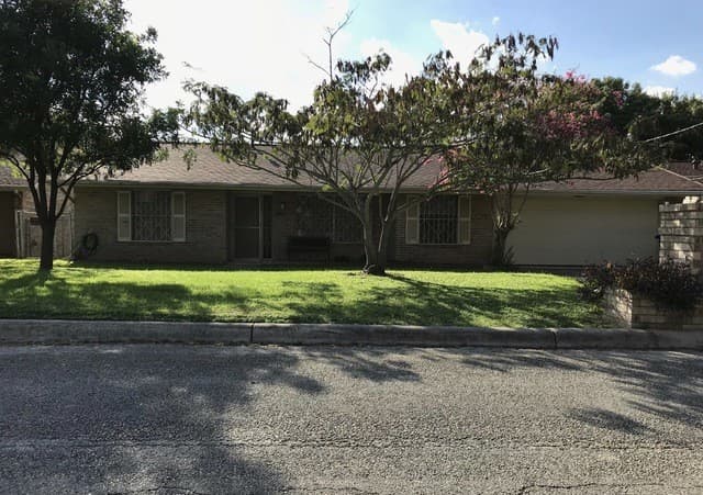 3-bedroom rental at 4015 Meeks in San Antonio, TX — photo 2
