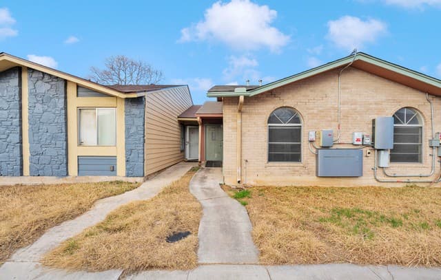 2-bedroom rental at 1229 Klondike in San Antonio, TX — photo 1