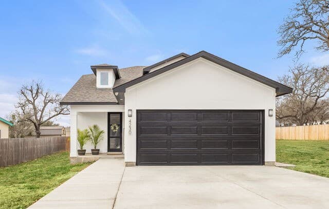 4-bedroom rental at 4230 Waterwood Pass in Elmendorf, TX — photo 2