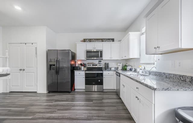 3-bedroom rental at 5314 Hickory in San Antonio, TX — photo 3