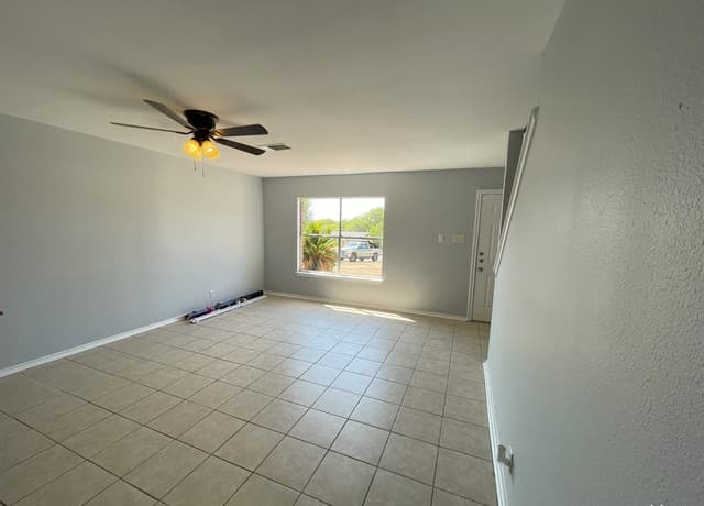 3-bedroom rental at 5938 Hidden Glade in San Antonio, TX — photo 3