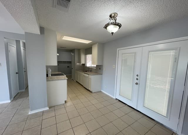 3-bedroom rental at 5938 Hidden Glade in San Antonio, TX — photo 4