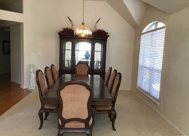 5-bedroom rental at 9615 Rocksprings in San Antonio, TX — photo 3