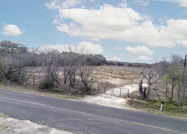 rental at 14119 Wheeler Rd in Atascosa, TX — photo 1