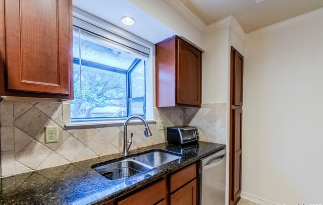 2-bedroom rental at 10955 Wurzbach Rd. Unit 1007 in San Antonio, TX — photo 5