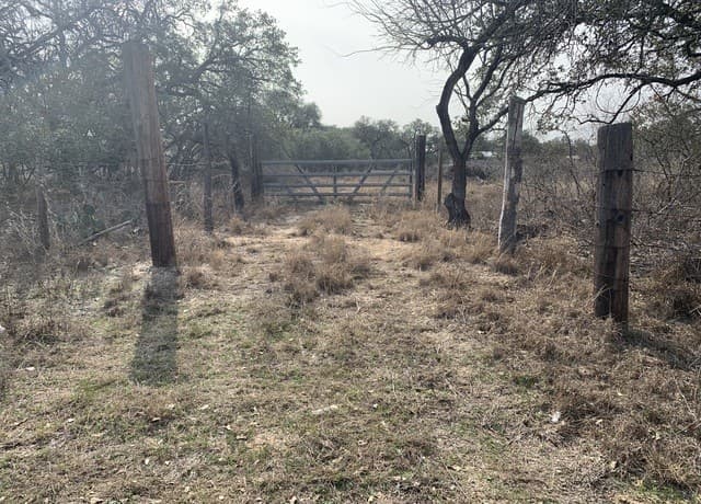 rental at 00 Cr 6719 in Natalia, TX — photo 1