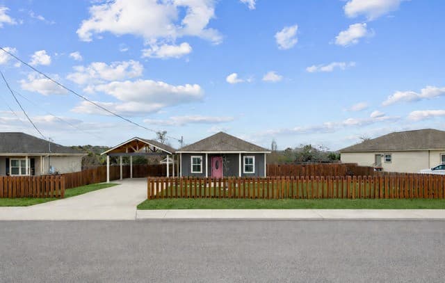 2-bedroom rental at 441 Cimarron in Spring Branch, TX — photo 2