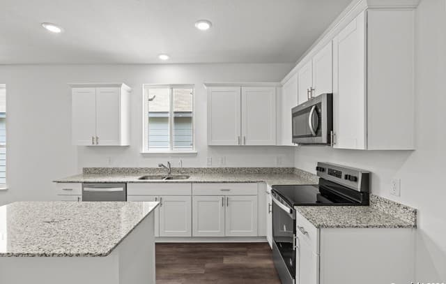 4-bedroom rental at 8232 Smithers Ave in San Antonio, TX — photo 4