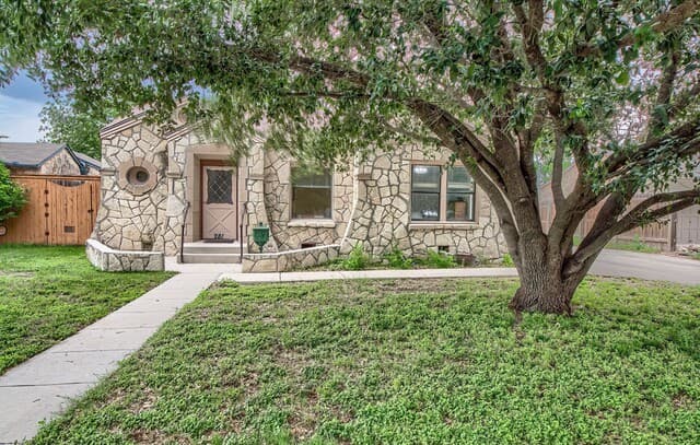 2-bedroom rental at 281 W Mariposa in San Antonio, TX — photo 1