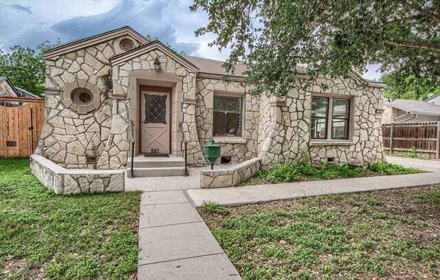 2-bedroom rental at 281 W Mariposa in San Antonio, TX — photo 3
