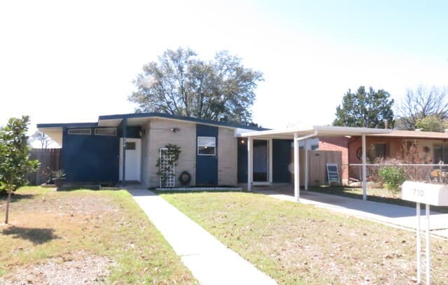3-bedroom rental at 710 Karen Ln in San Antonio, TX — photo 1