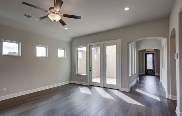 3-bedroom rental at 142 Secretariat Ave. in Castroville, TX — photo 5