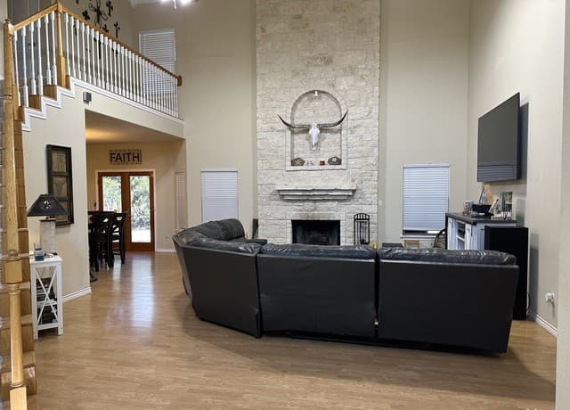 3-bedroom rental at 177 Knollwood Cir in Bandera, TX — photo 3