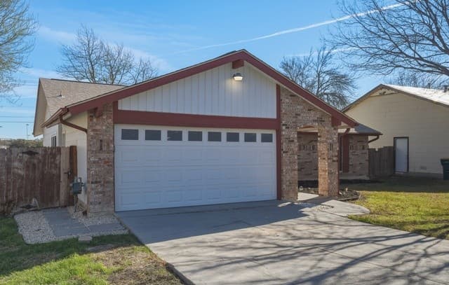 4-bedroom rental at 7847 Grass Hollow in Live Oak, TX — photo 2