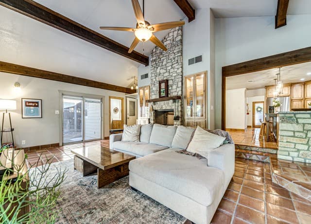 4-bedroom rental at 310 Oak Park in Boerne, TX — photo 2