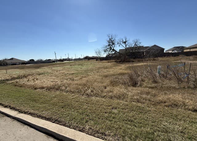 rental at 705 N Dickson in Poth, TX — photo 2