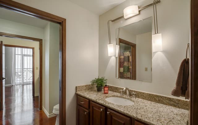1-bedroom rental at 214 E Travis Unit APT 301 in San Antonio, TX — photo 3