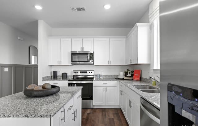 4-bedroom rental at 1110 Crane Court in San Antonio, TX — photo 2