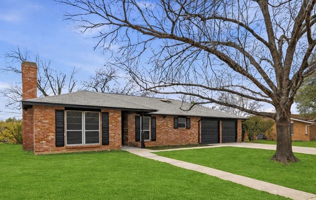 4-bedroom rental at 426 Zephyr in Windcrest, TX — photo 5