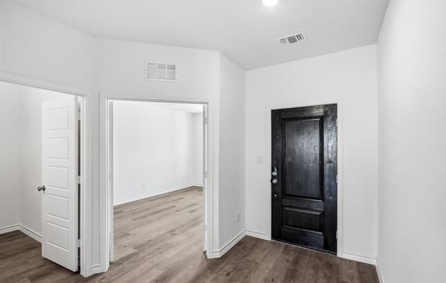 4-bedroom rental at 506 Nightingale Avenue in Marion, TX — photo 2