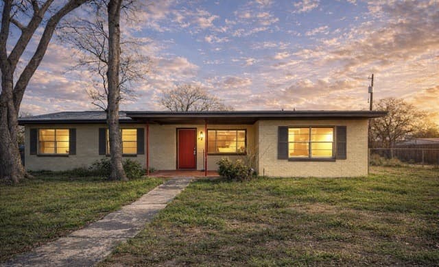 3-bedroom rental at 237 Kelly st in Poteet, TX — photo 1