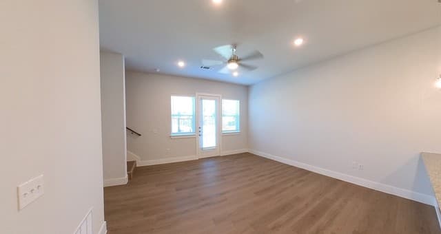 2-bedroom rental at 330 E Carson Unit 3102 in San Antonio, TX — photo 5