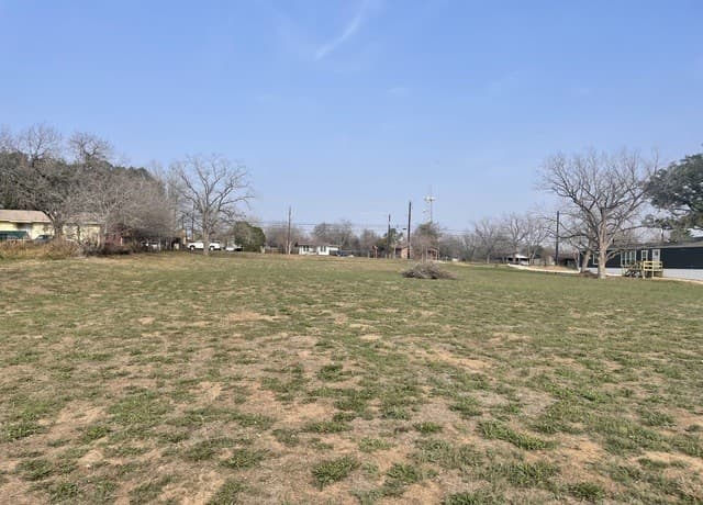 rental at 775 & 769 4th in Floresville, TX — photo 1