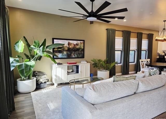 3-bedroom rental at 511 E Woodlawn Avenue in San Antonio, TX — photo 4