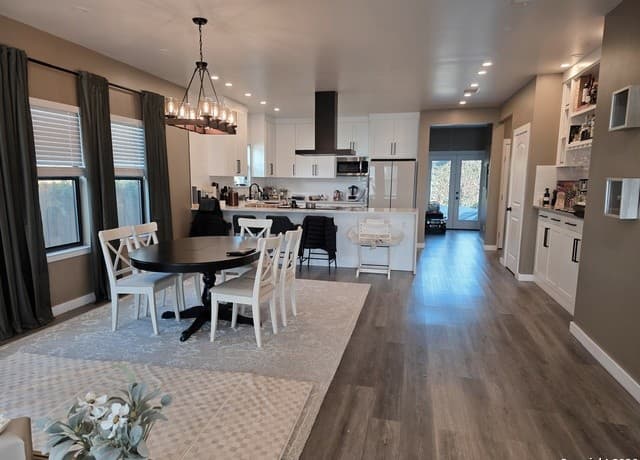 3-bedroom rental at 511 E Woodlawn Avenue in San Antonio, TX — photo 5