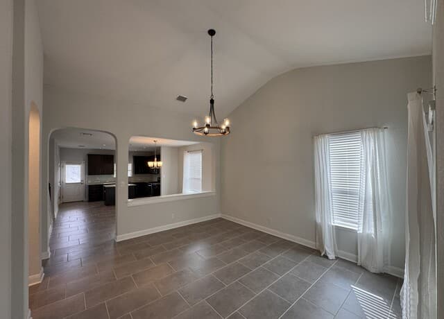 3-bedroom rental at 5914 Akin Pl in San Antonio, TX — photo 4