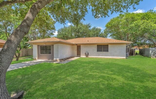 3-bedroom rental at 139 Navajo Circle in Cibolo, TX — photo 2