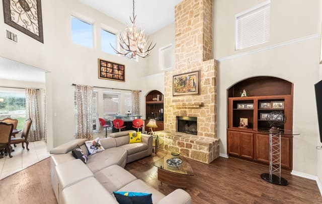 4-bedroom rental at 2419 Cortona Mist in San Antonio, TX — photo 4