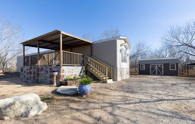 5-bedroom rental at 869 & 873 County Road 773 in Devine, TX — photo 1