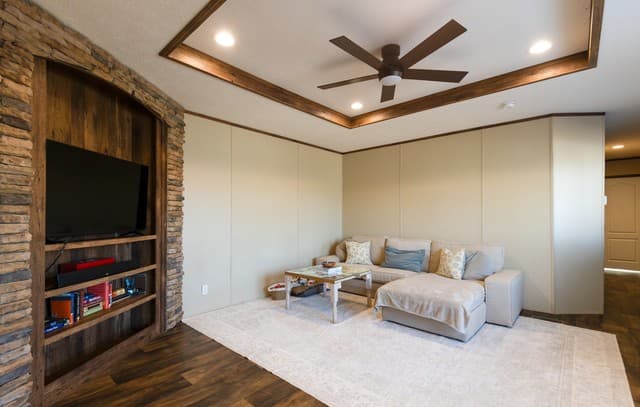 5-bedroom rental at 869 & 873 County Road 773 in Devine, TX — photo 5