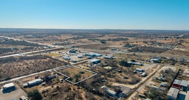 rental at 5609 N Fm 3465 in Adkins, TX — photo 4
