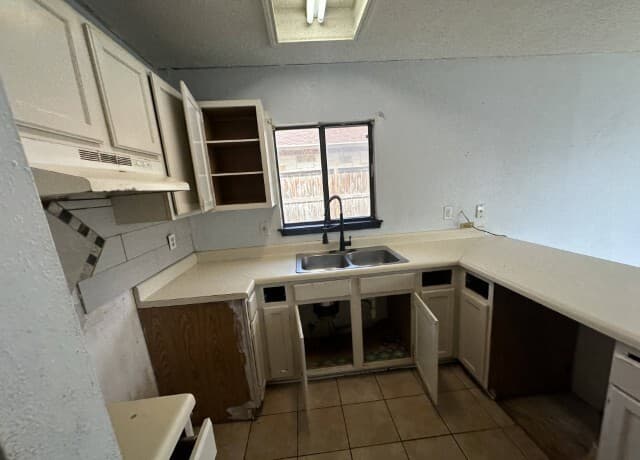 4-bedroom rental at 9147 Autumn Storm in San Antonio, TX — photo 5