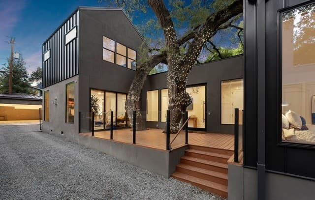 4-bedroom rental at 119 Grant Ave in Alamo Heights, TX — photo 2