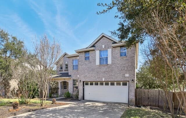 5-bedroom rental at 530 Mesa Loop in San Antonio, TX — photo 2