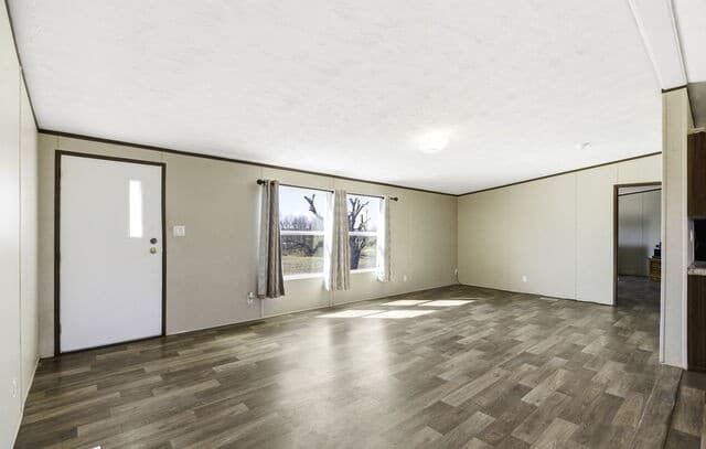 3-bedroom rental at 393 W County Road 5719 in Devine, TX — photo 5