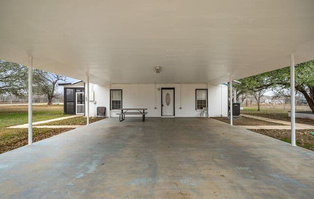 1-bedroom rental at 421 Coughran in Pleasanton, TX — photo 3