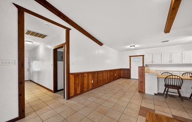 1-bedroom rental at 421 Coughran in Pleasanton, TX — photo 4