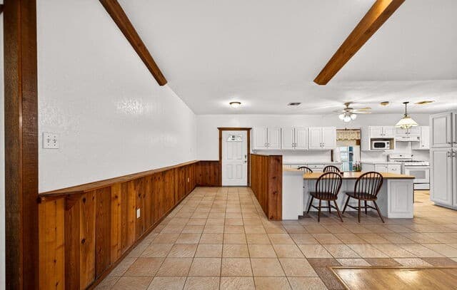 1-bedroom rental at 421 Coughran in Pleasanton, TX — photo 5