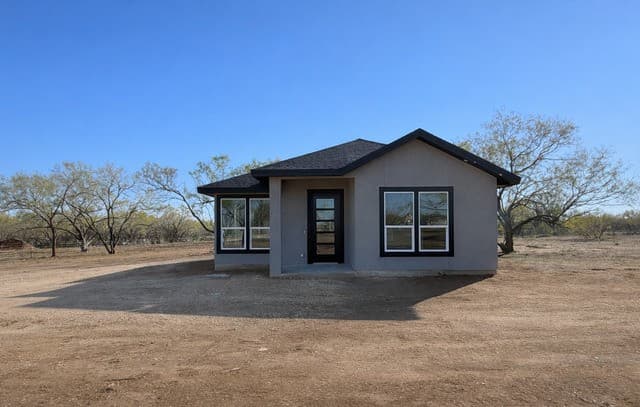 3-bedroom rental at 1450 Corgey Rd. in Pleasanton, TX — photo 1