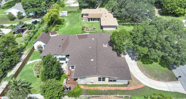5-bedroom rental at 222 Highview in San Antonio, TX — photo 4