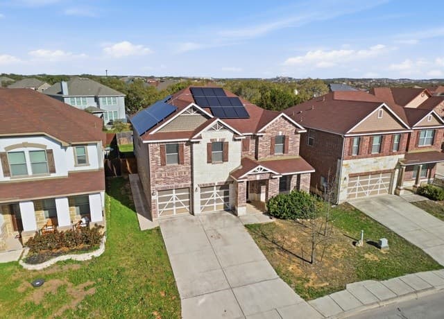4-bedroom rental at 4431 Oak Roset in San Antonio, TX — photo 2